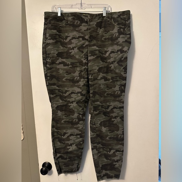 Camo Jeans - Picture 1 of 7